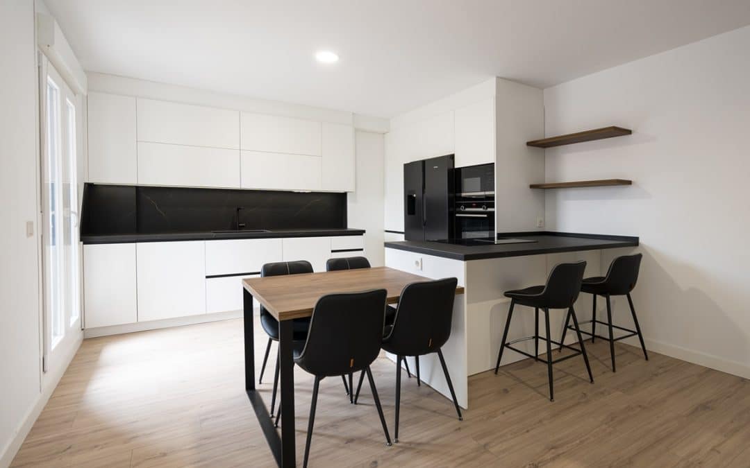 Cocina moderna en forma de “C”